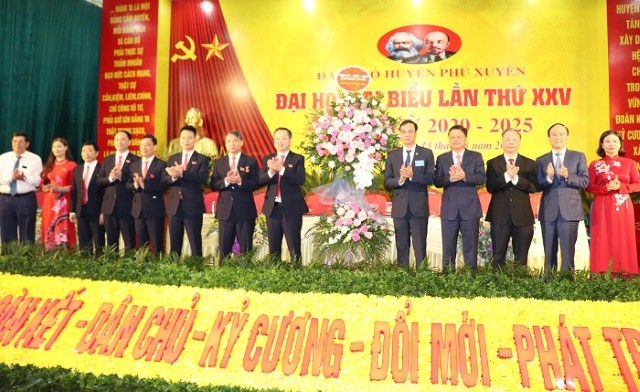 Đồng chí Nguyễn Ngọc Tuấn dự Đại hội Đảng bộ huyện Phú Xuyên